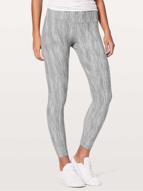 Sold /// Women’s Wunder Under Hi-Rise 7/8 Tight - Lux 25” - Arrow Jacquard